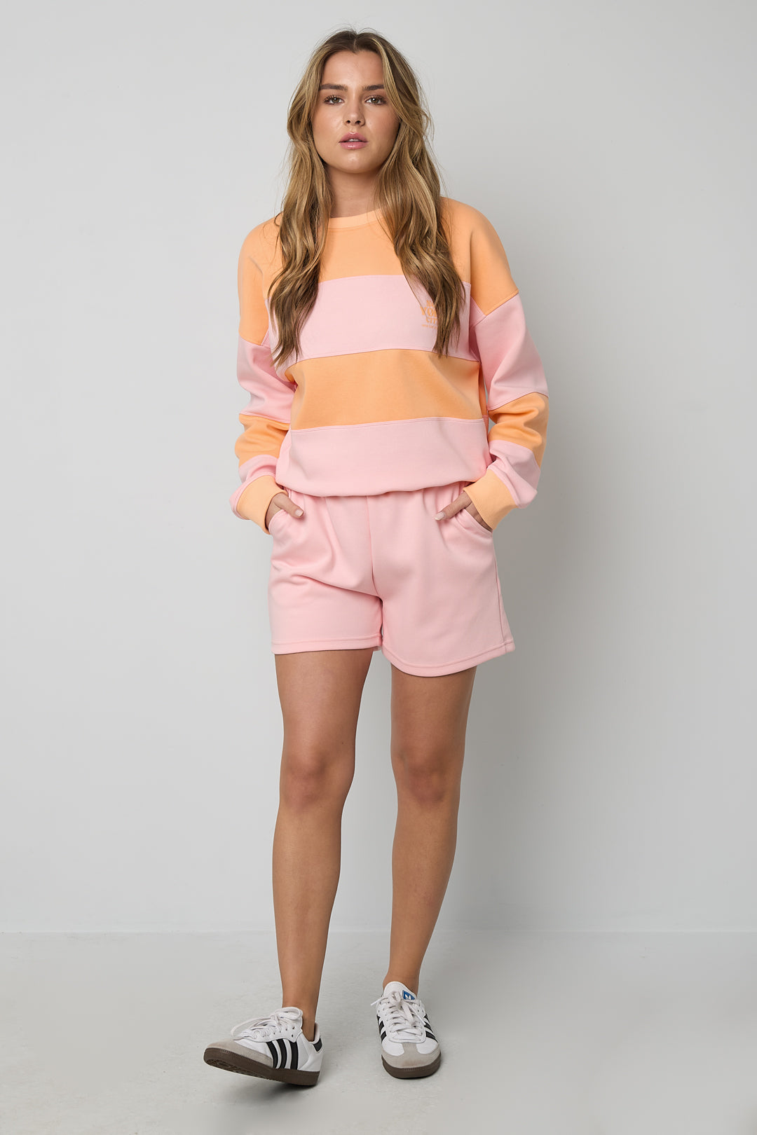 Dames sportieve NYC shorts van gebreid katoen – productfoto 6