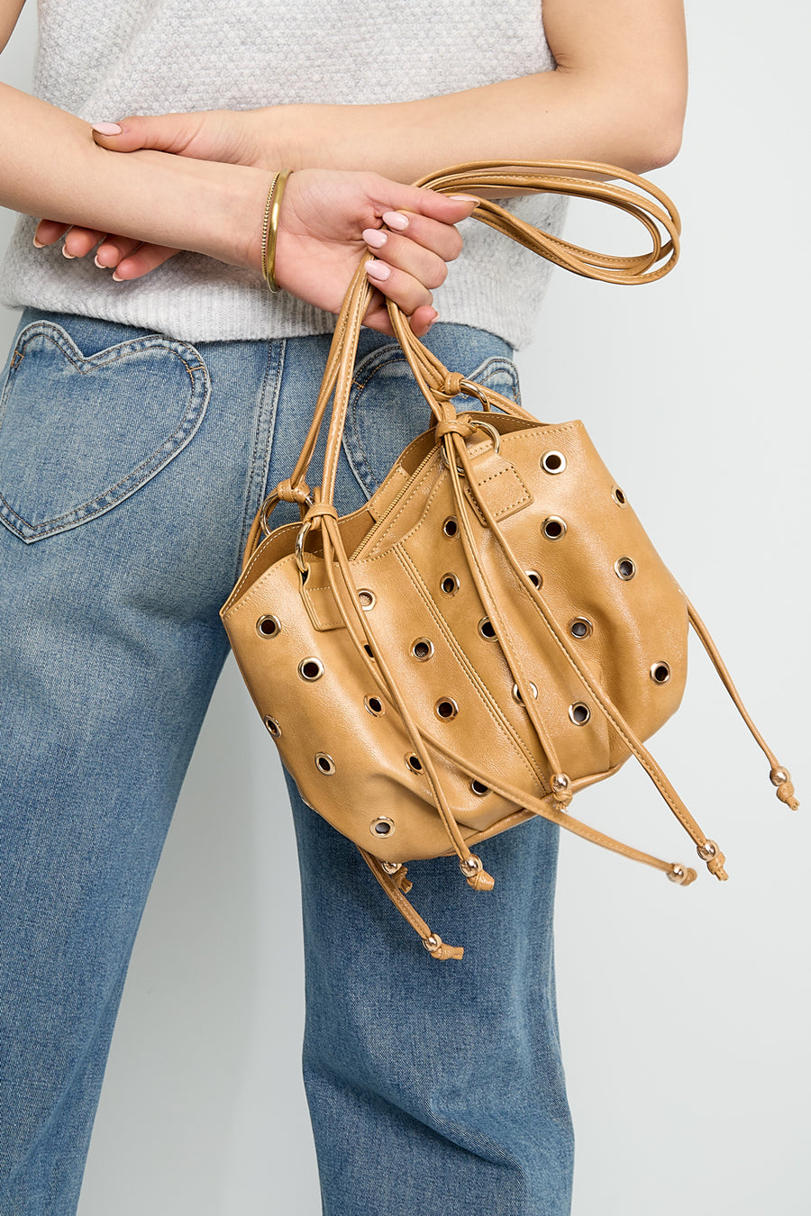 Sac à bandoulière pour femmes en 90 % PU, 10 % métal avec un design uni