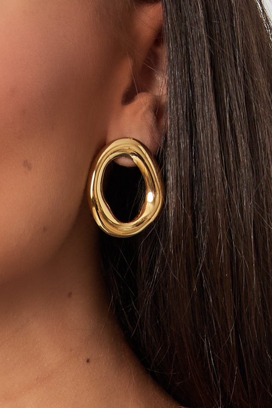 Puces d'oreilles pour femmes en acier inoxydable avec forme organique – doré