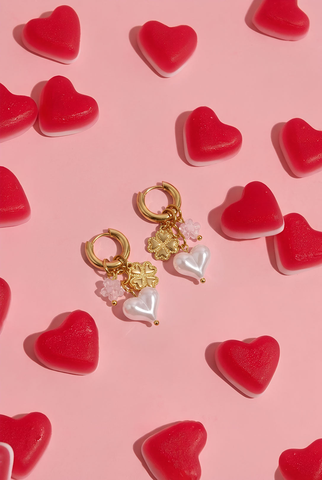 Oorringetjes met bloemen en hart hangers
