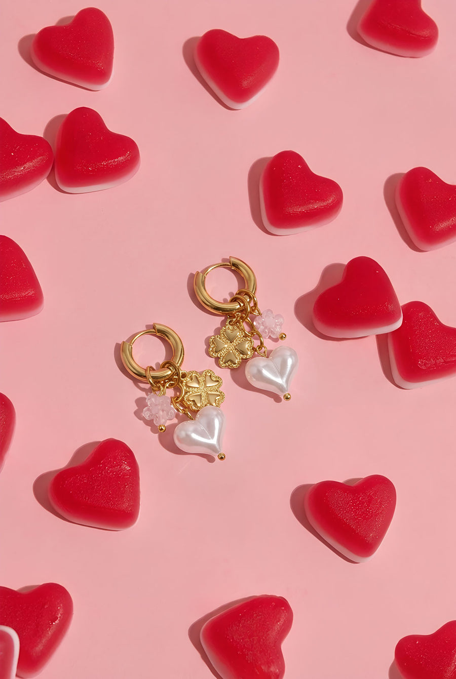 Oorringetjes met bloemen en hart hangers