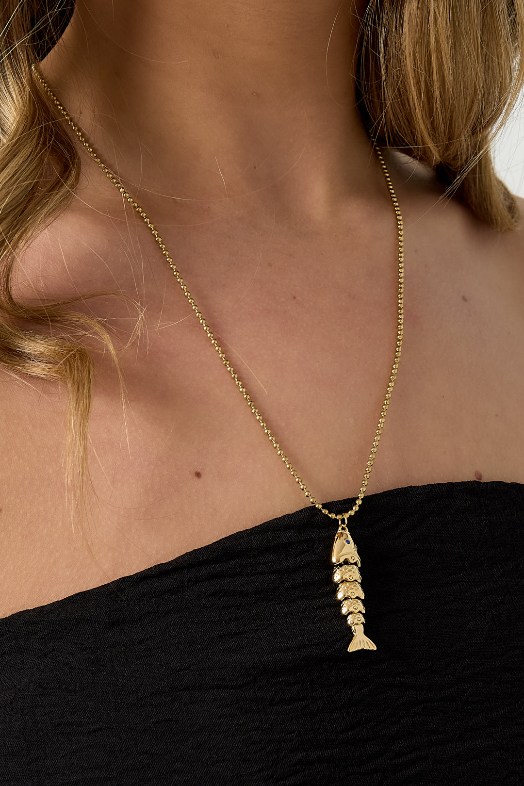 Women's necklace with stainless steel fish pendant – gold and silver coloured – image 4
