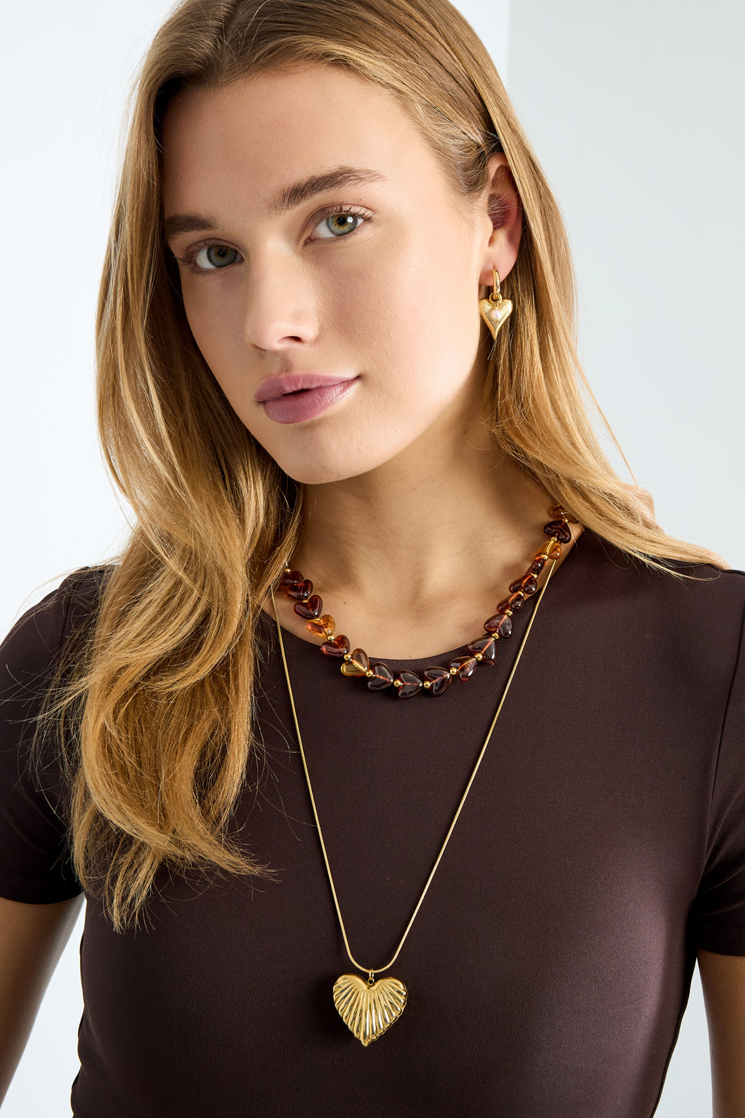 Long necklace for women made of stainless steel with heart shape – gold-coloured – image 2