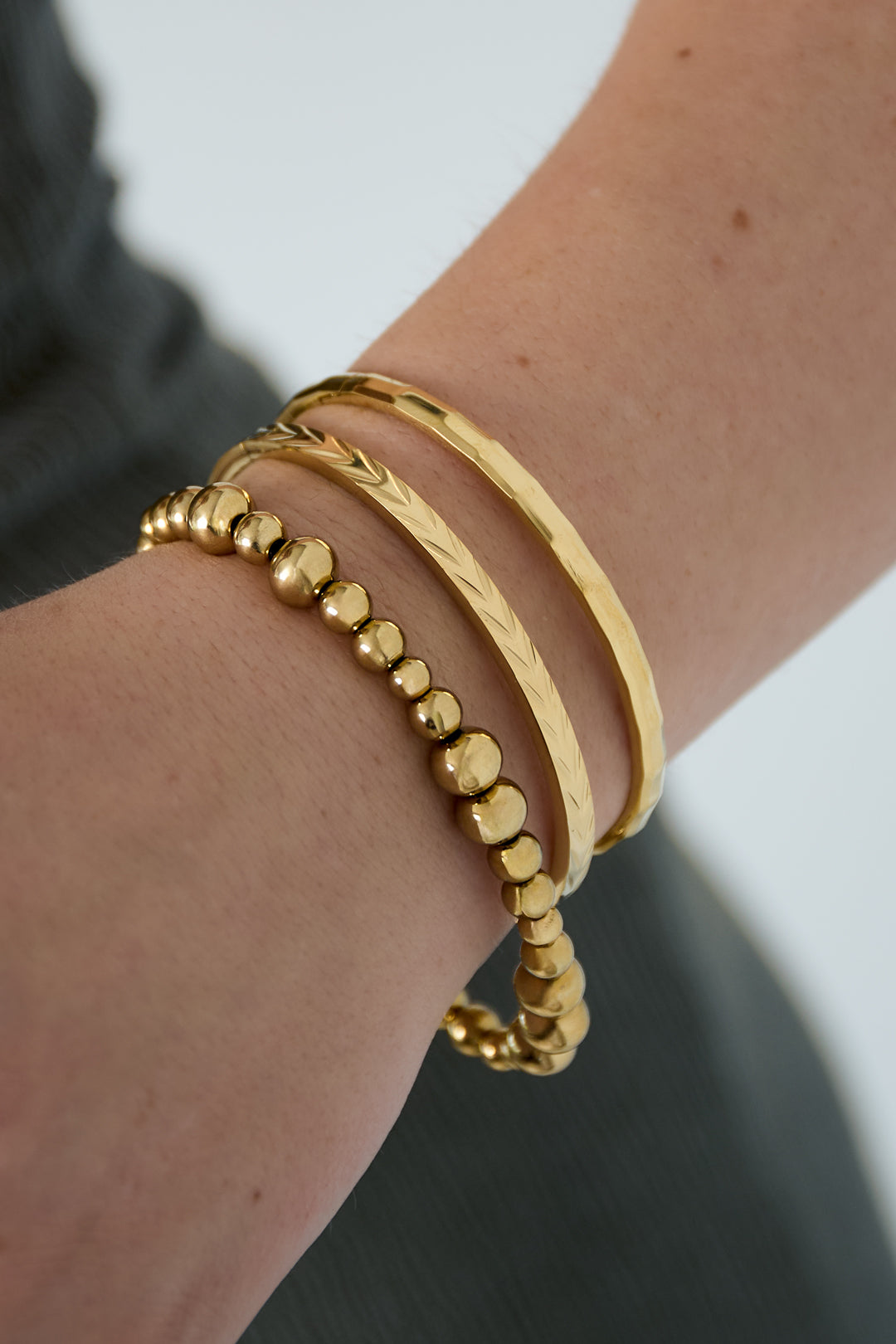 Bangle pour femmes en acier inoxydable de forme organique – couleur or et couleur argent – photo 2
