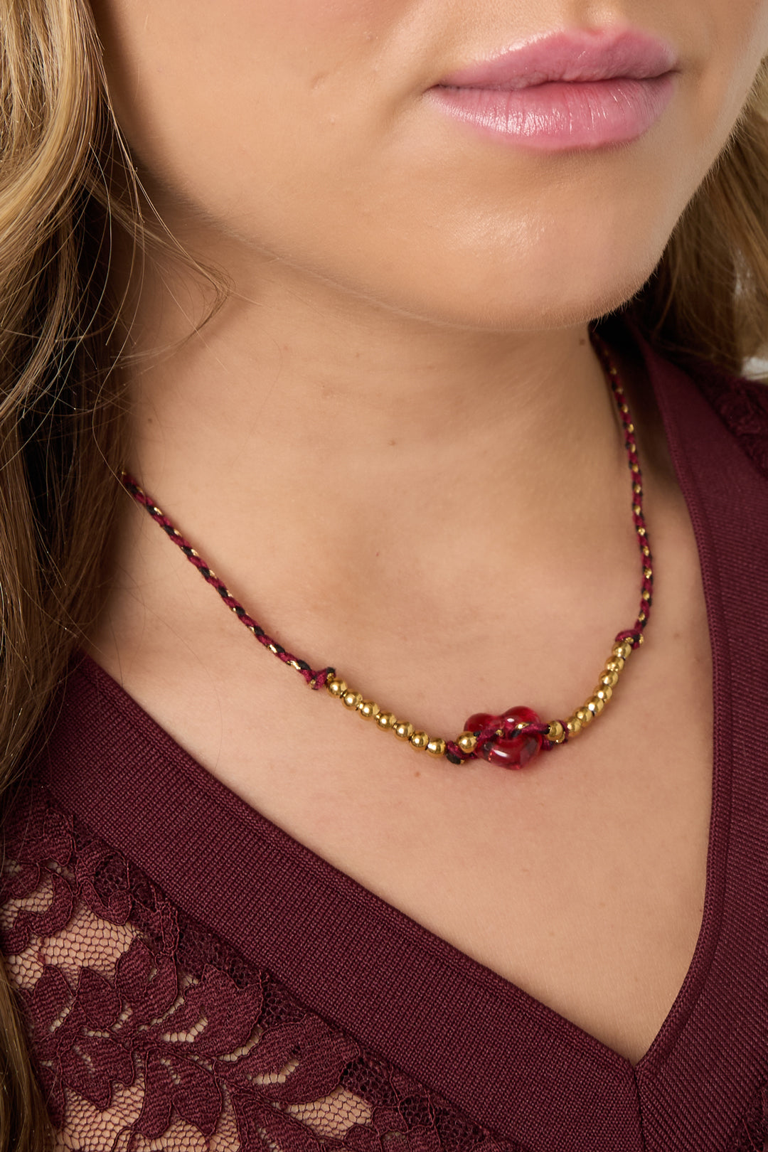 Beaded necklace for women made of polyester, enamel, ceramic, stainless steel with heart shape – image 3