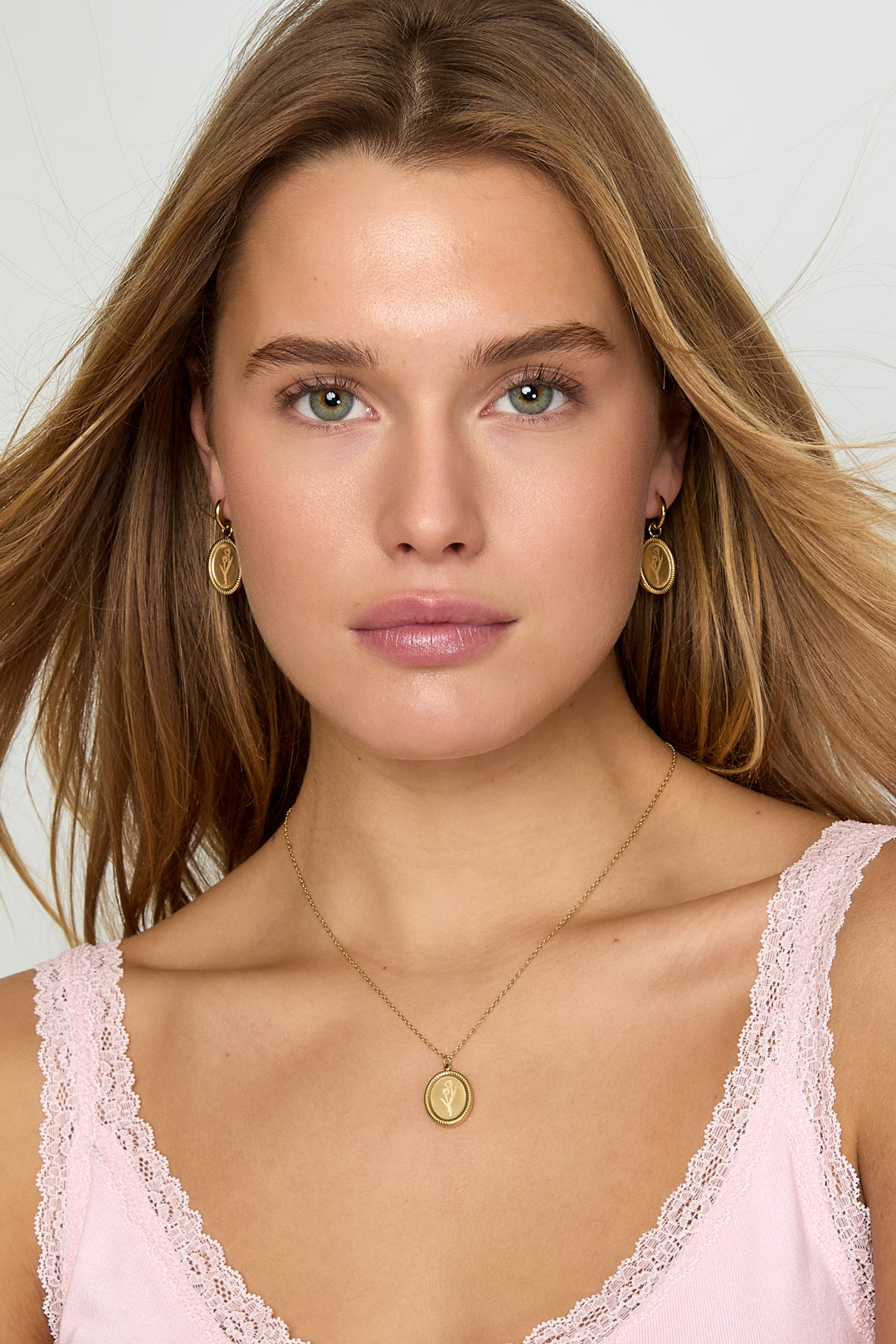 Boucles d'oreilles pendantes en acier inoxydable pour femmes motif floral – doré – photo 5