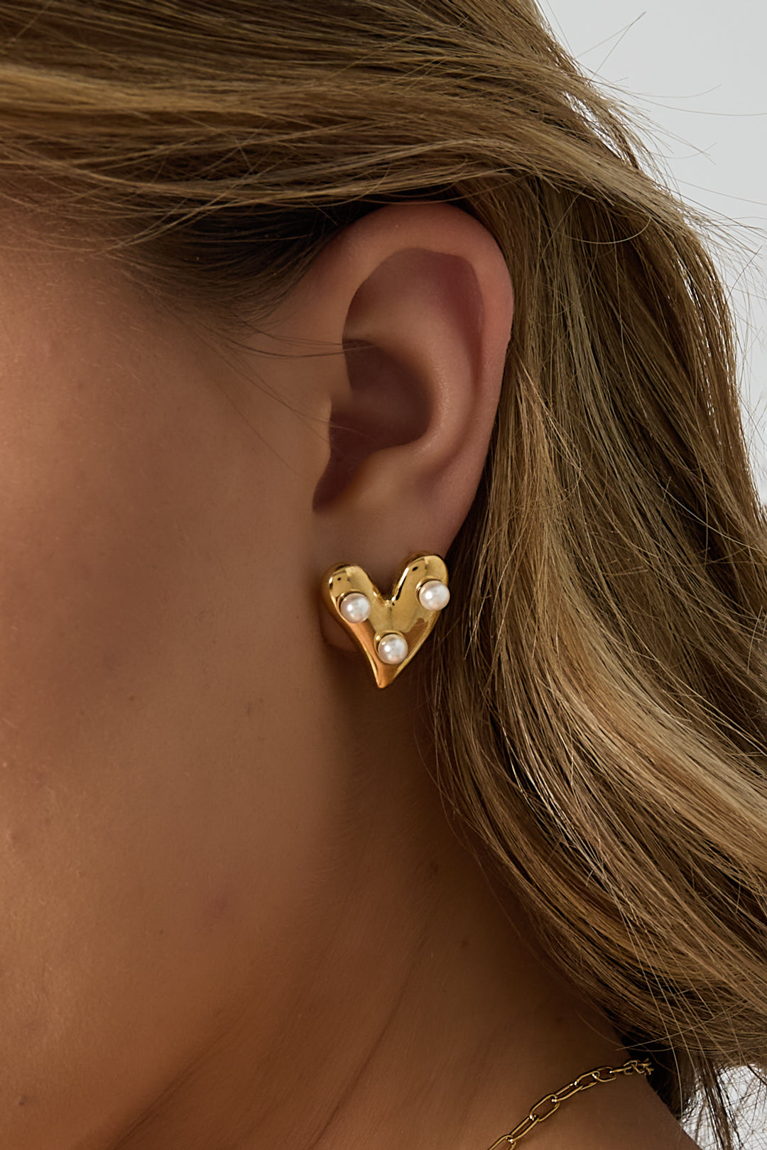 Puces d'oreilles pour femmes en acier inoxydable, ABS en forme de cœur – doré – photo 3