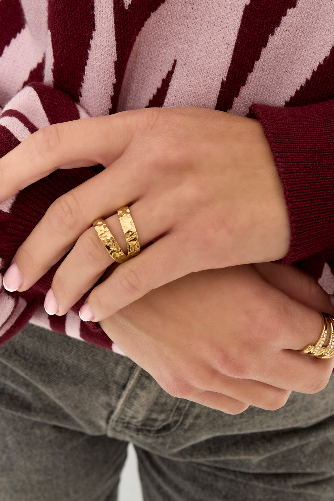 Minimalist stainless steel organic-shaped ring for women – gold coloured – image 3