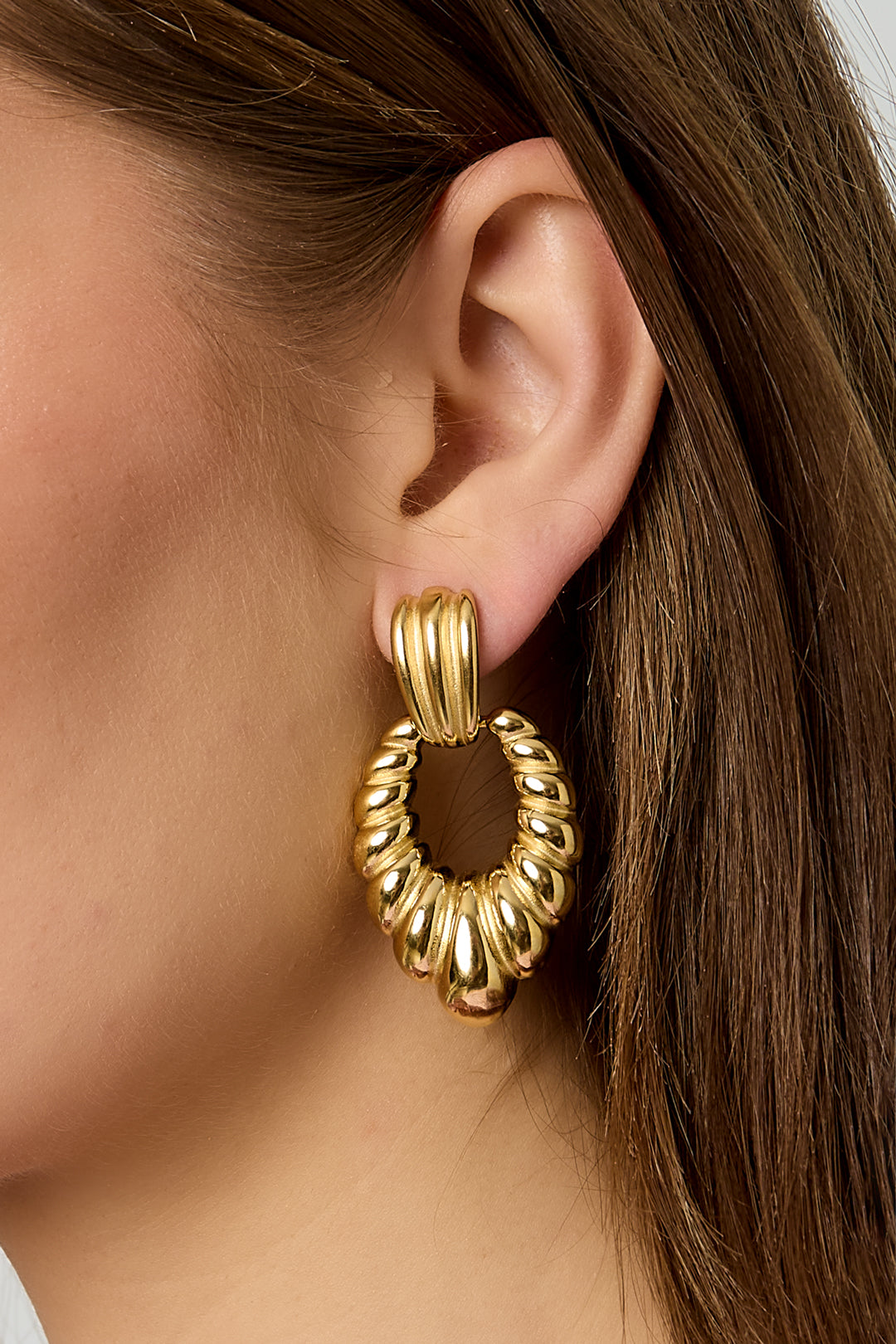 Statement oorbellen schelpmotief