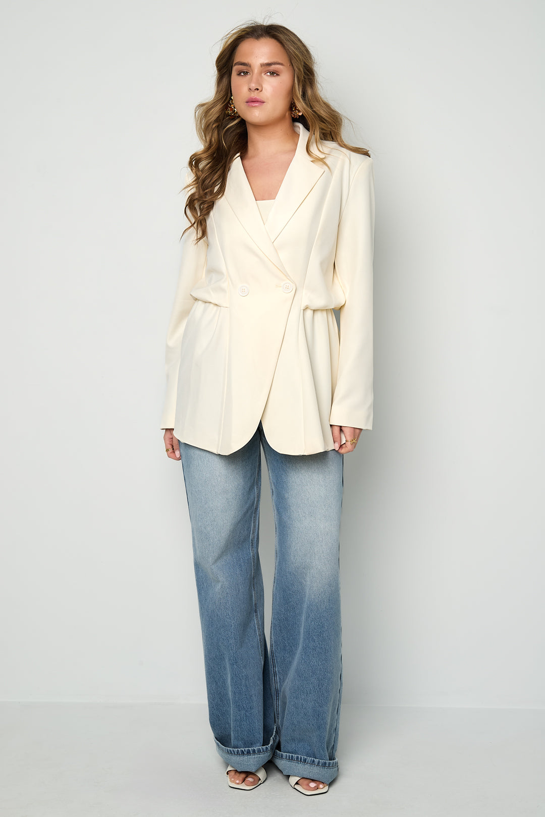 Dames getailleerde blazer van polyester in drie kleuren – productfoto 4