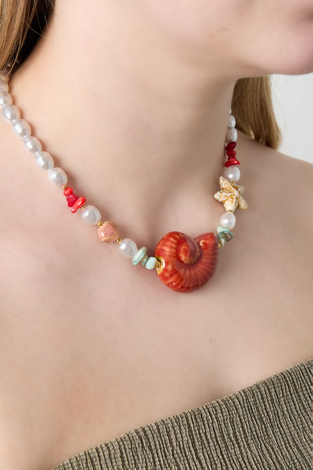 Collier femme en fausses perles, céramique, pierre, acier inoxydable avec détails marins – photo 2