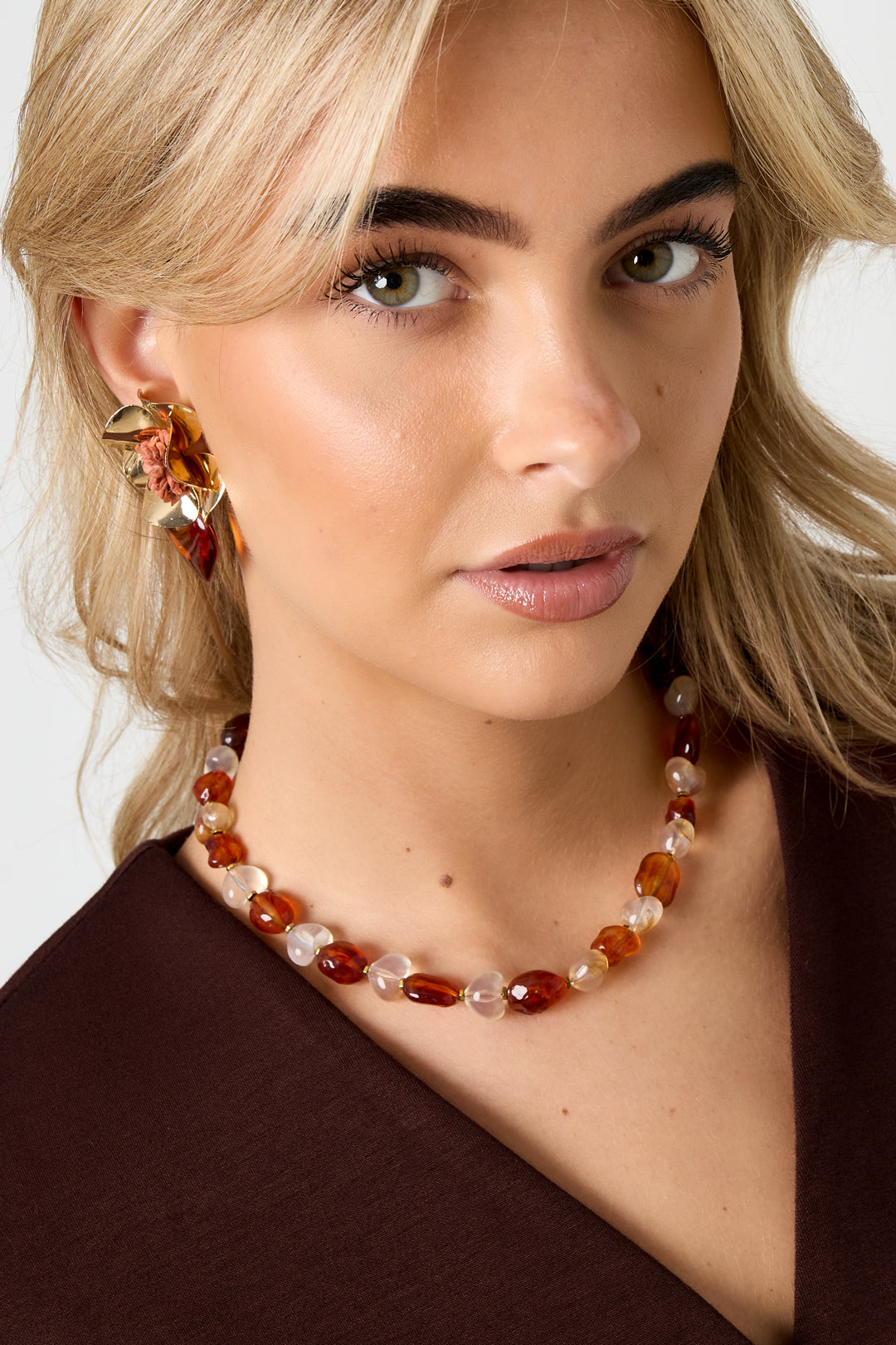 Women's acrylic beaded necklace with heart charm – dark brown – image 2