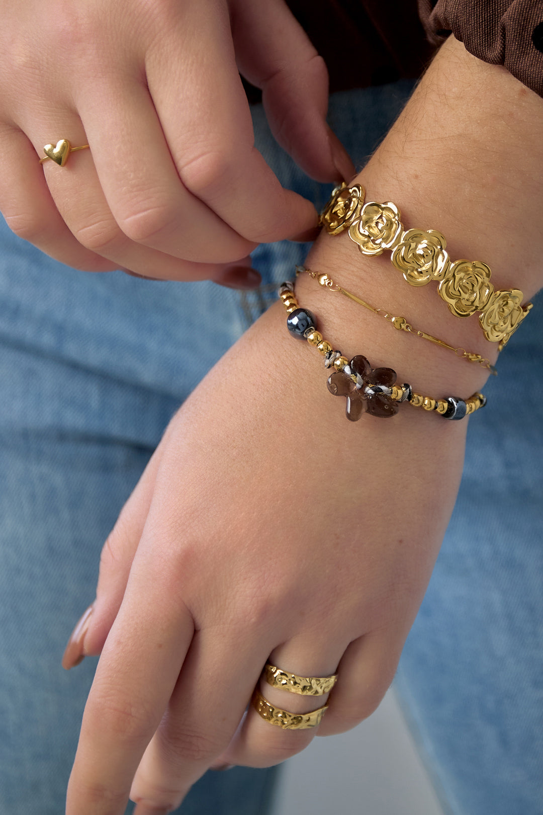 Bracelet jonc pour femmes en acier inoxydable avec motif floral – couleur or et argent – photo 2