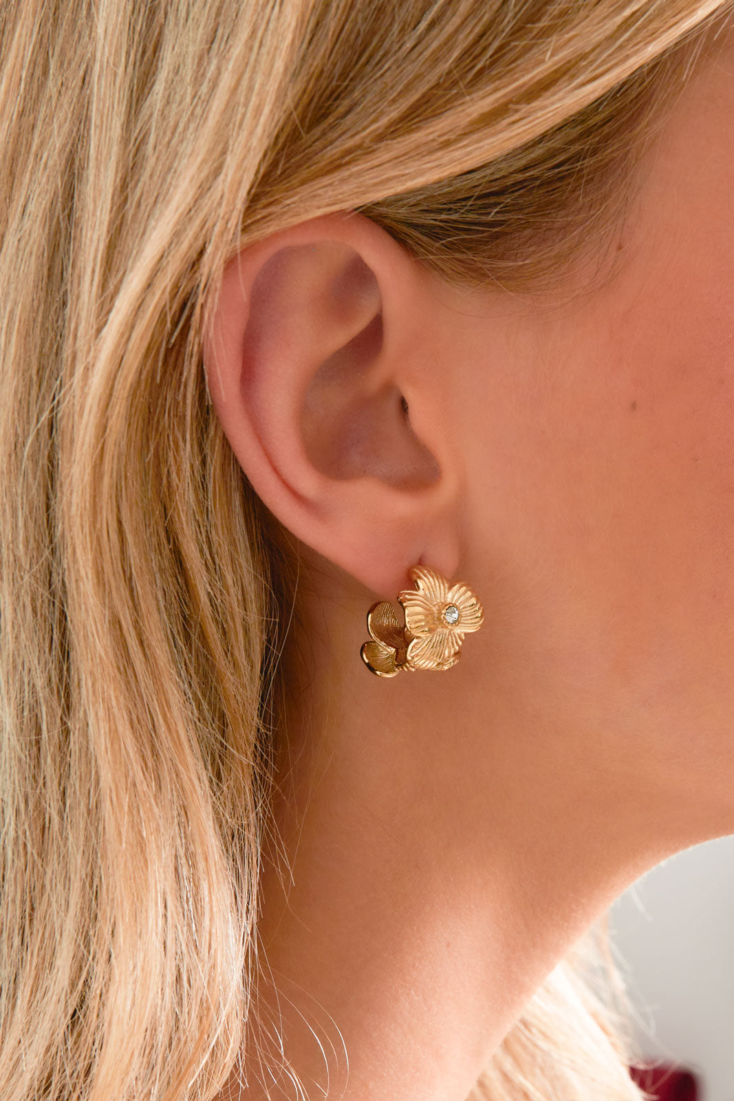 Women's stainless steel floral earrings – gold and silver-coloured – image 2