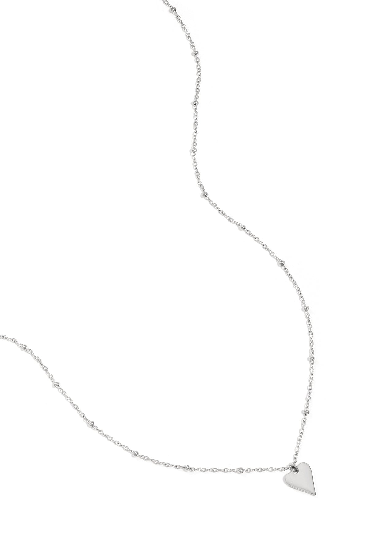 ketting met bolletjes en hartbedel