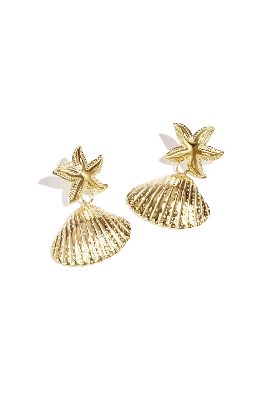 Goudkleurige dames oorbellen met zeester en schelp