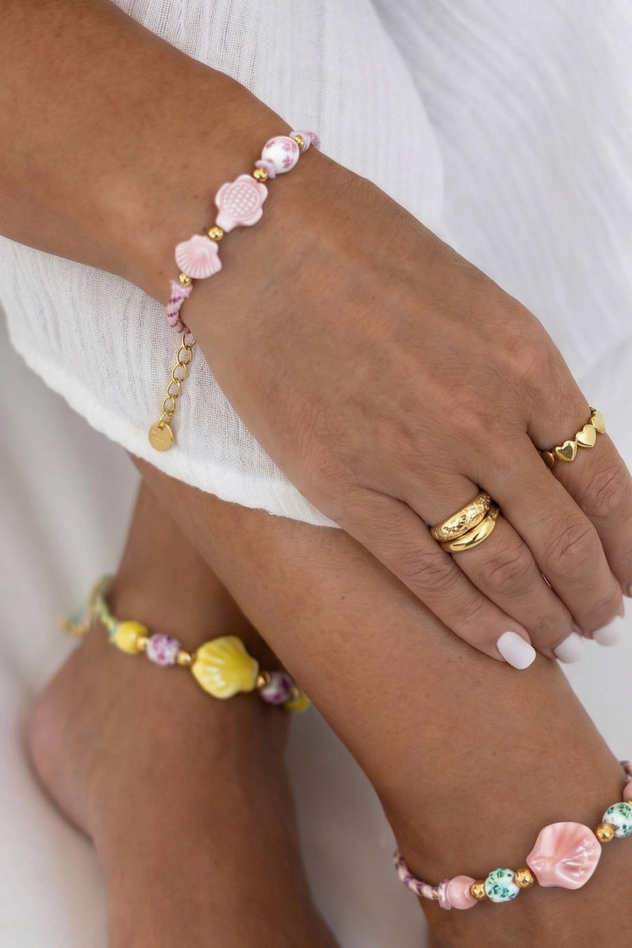 Armband met schildpad en schelp kralen en touwmotief