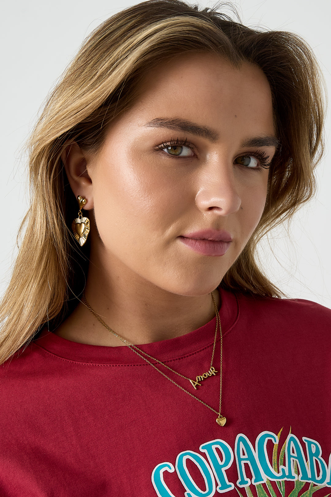 Layered stainless steel women's necklace with initial detail and heart shape – image 2