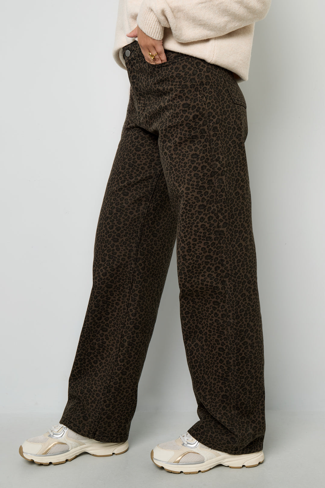 Jeans femme droite à imprimé léopard – marron foncé – photo 6