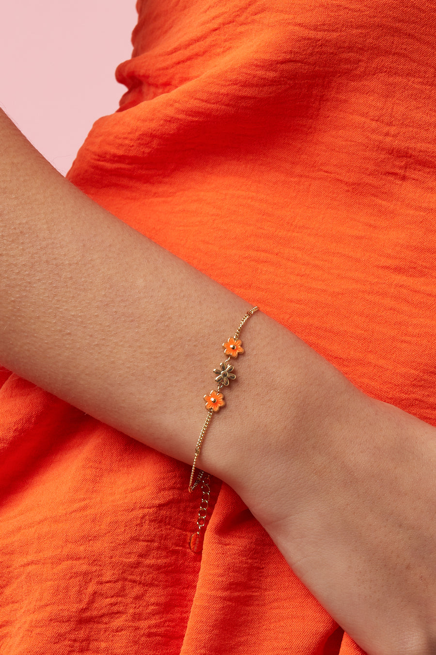 Armband met gekleurde bloemetjes