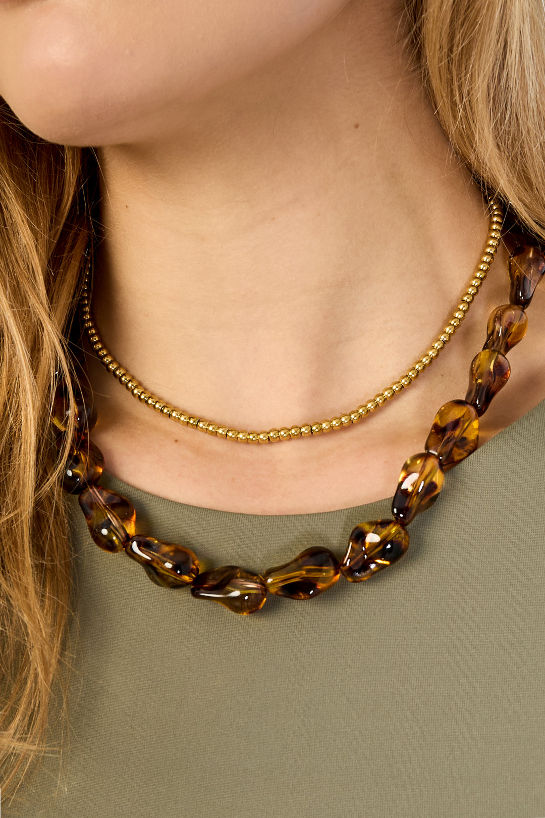 Acrylic Beaded Necklace for Women – Brown – Retro for Everyday Use – image 3