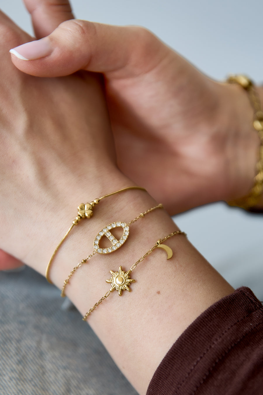 Armband met minimalistische klaver en kraaltjes