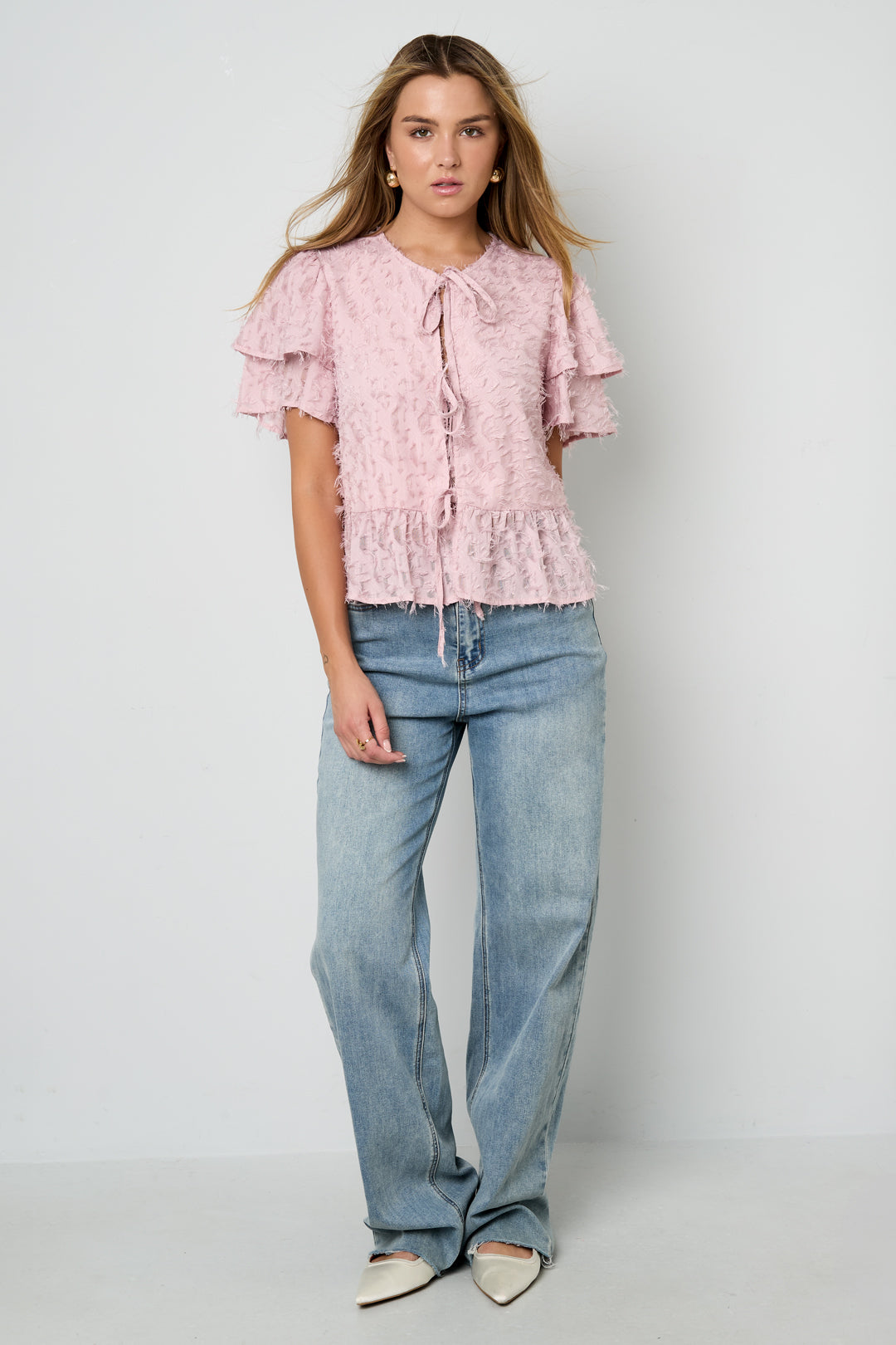 Short-sleeved top with tie detail – image 3