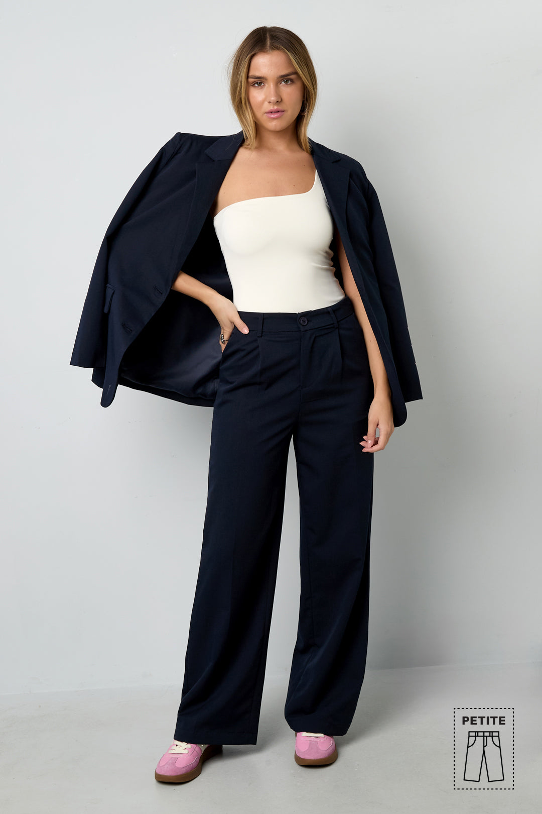 Women's straight leg trousers – image 6