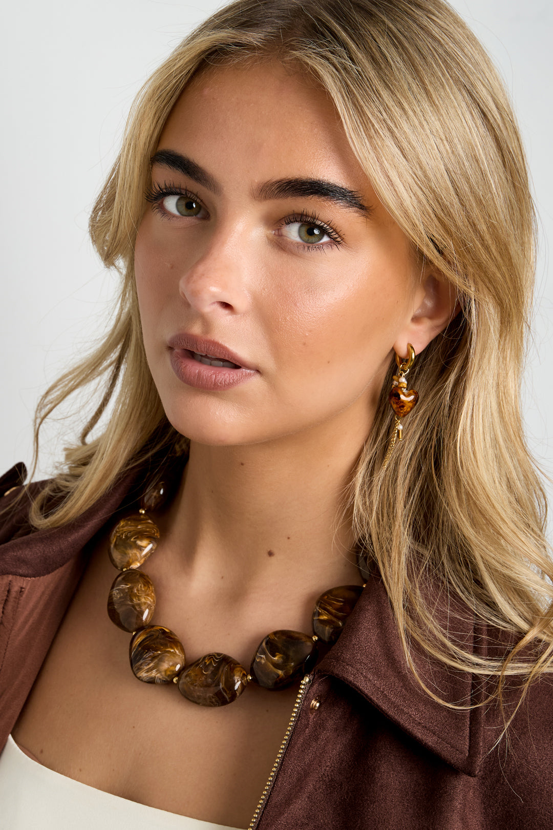 Women's acrylic beaded necklace – brown – casual for everyday use – image 2