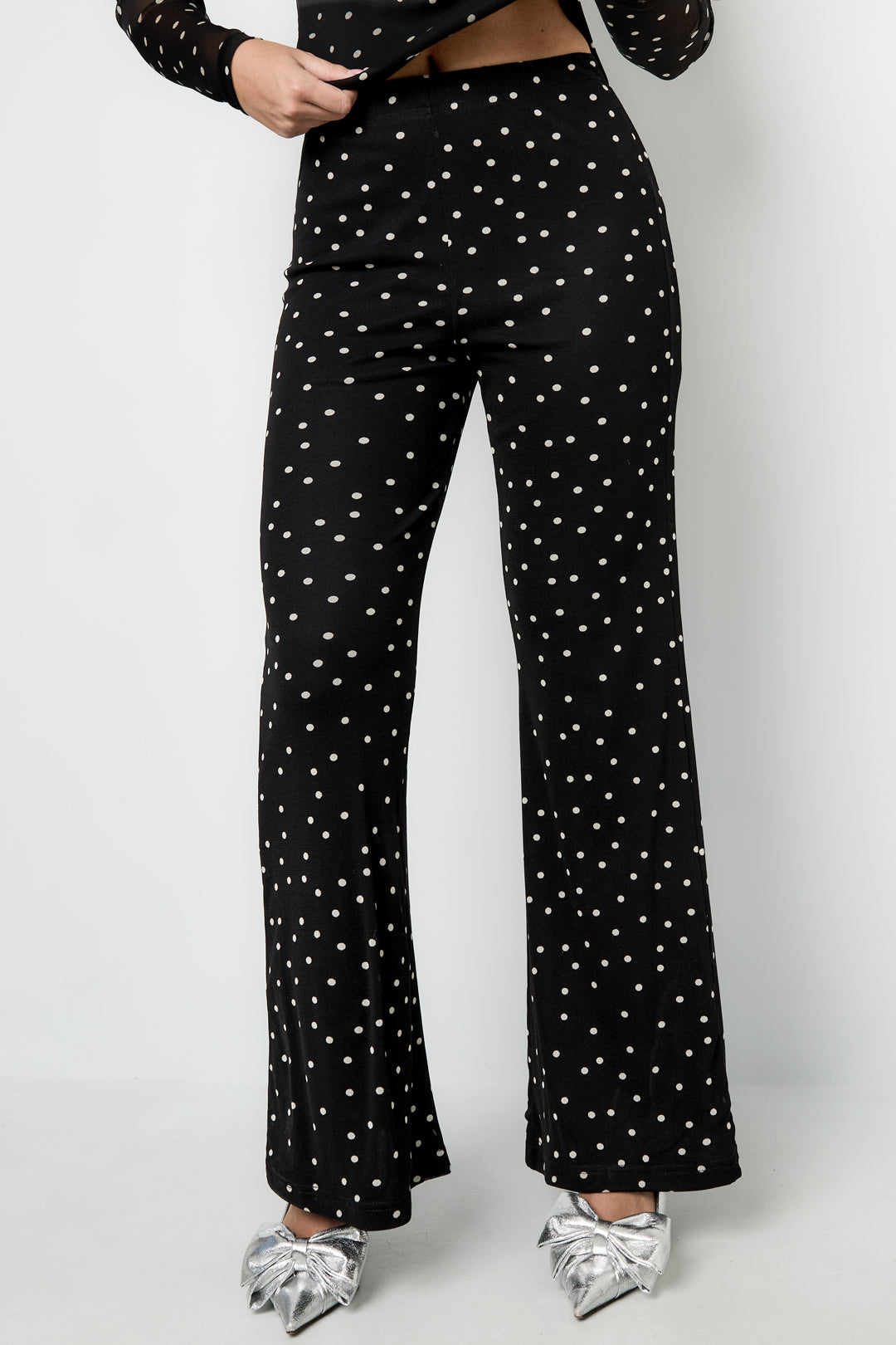 Dames flared broek met stippen – productfoto 3