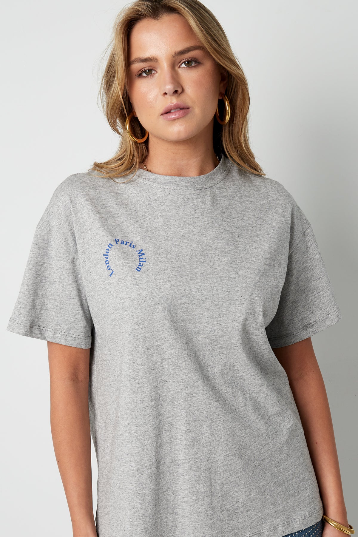 T-shirt pour femme avec texte imprimé – gris – photo 2