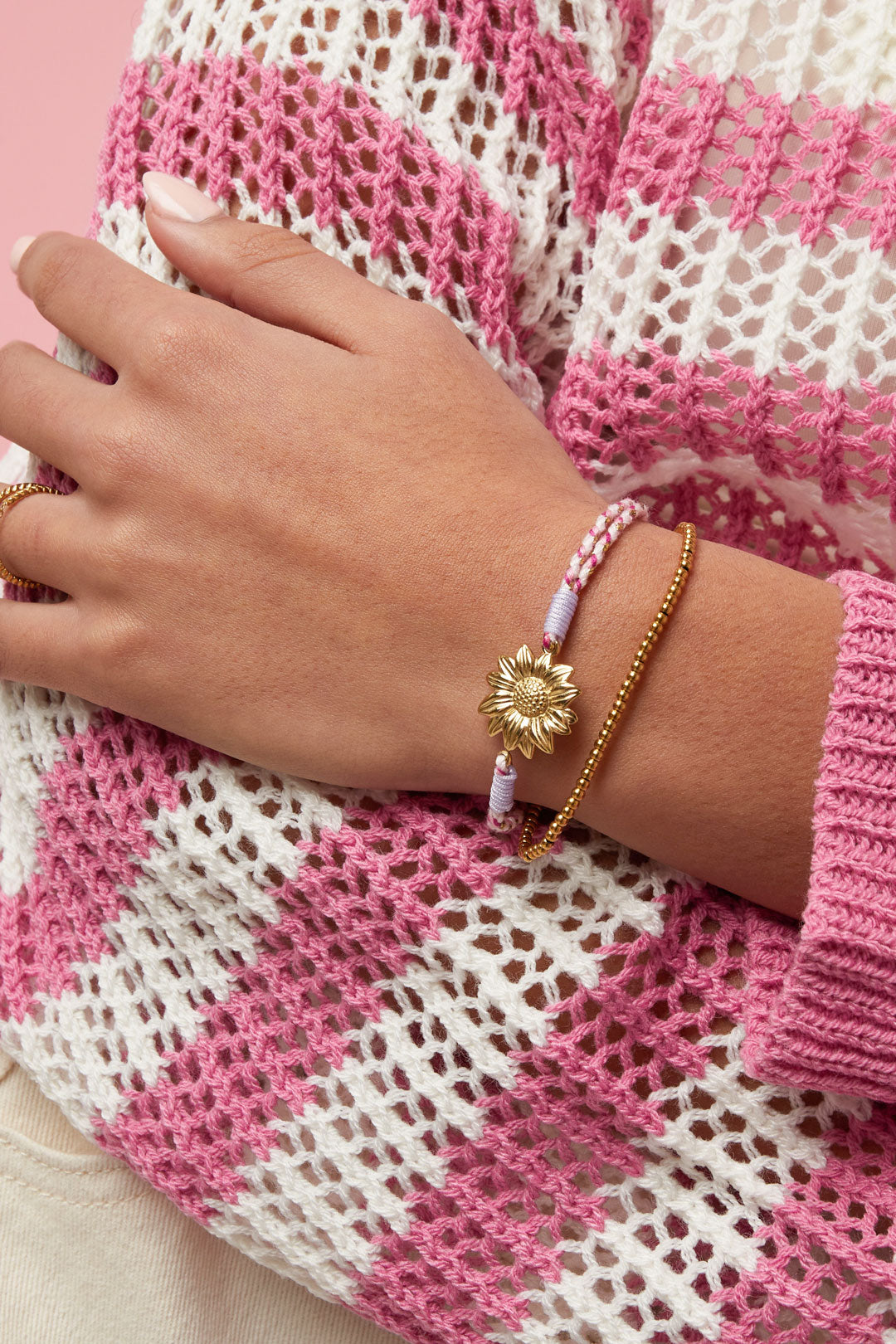 Braided women's bracelet made of cord with floral pattern and heart shape – gold-colored – image 5