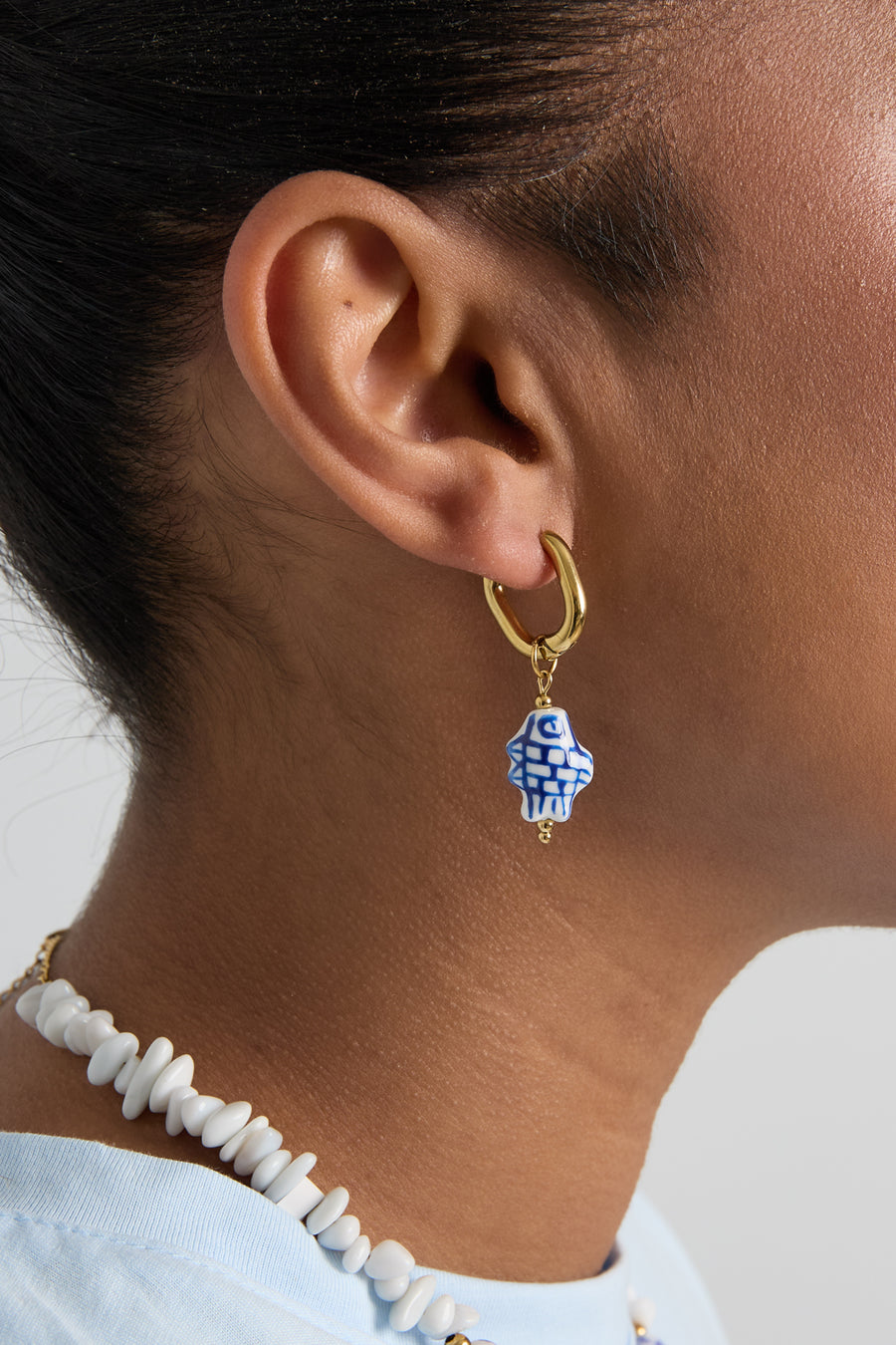 Women's stainless steel bead earrings, ceramic with fish motif - gold-colored