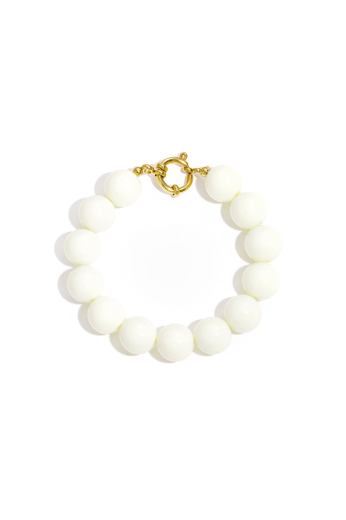 Armband met grote kralen en sluiting aan de voorkant