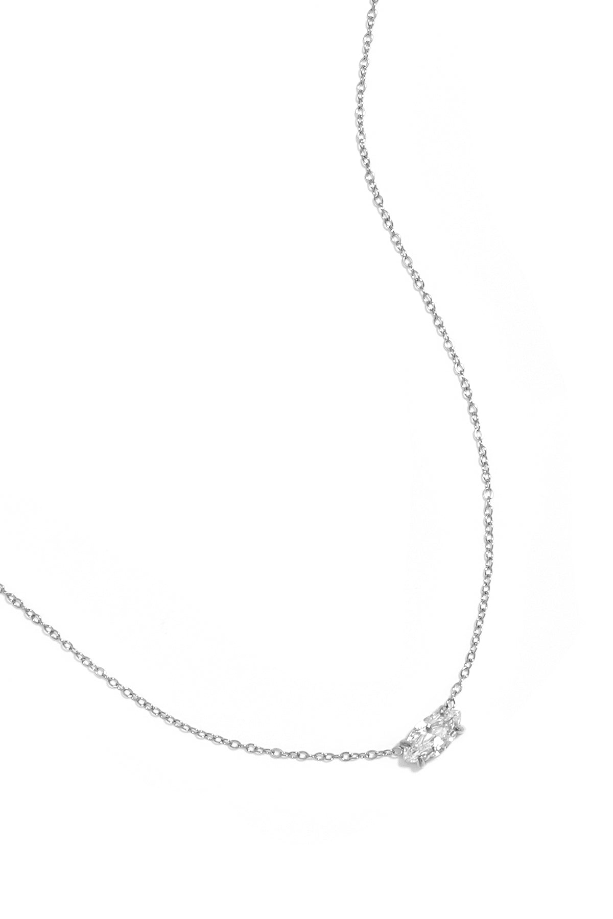 Women's necklace with stainless steel pendant with oval and geometric shape