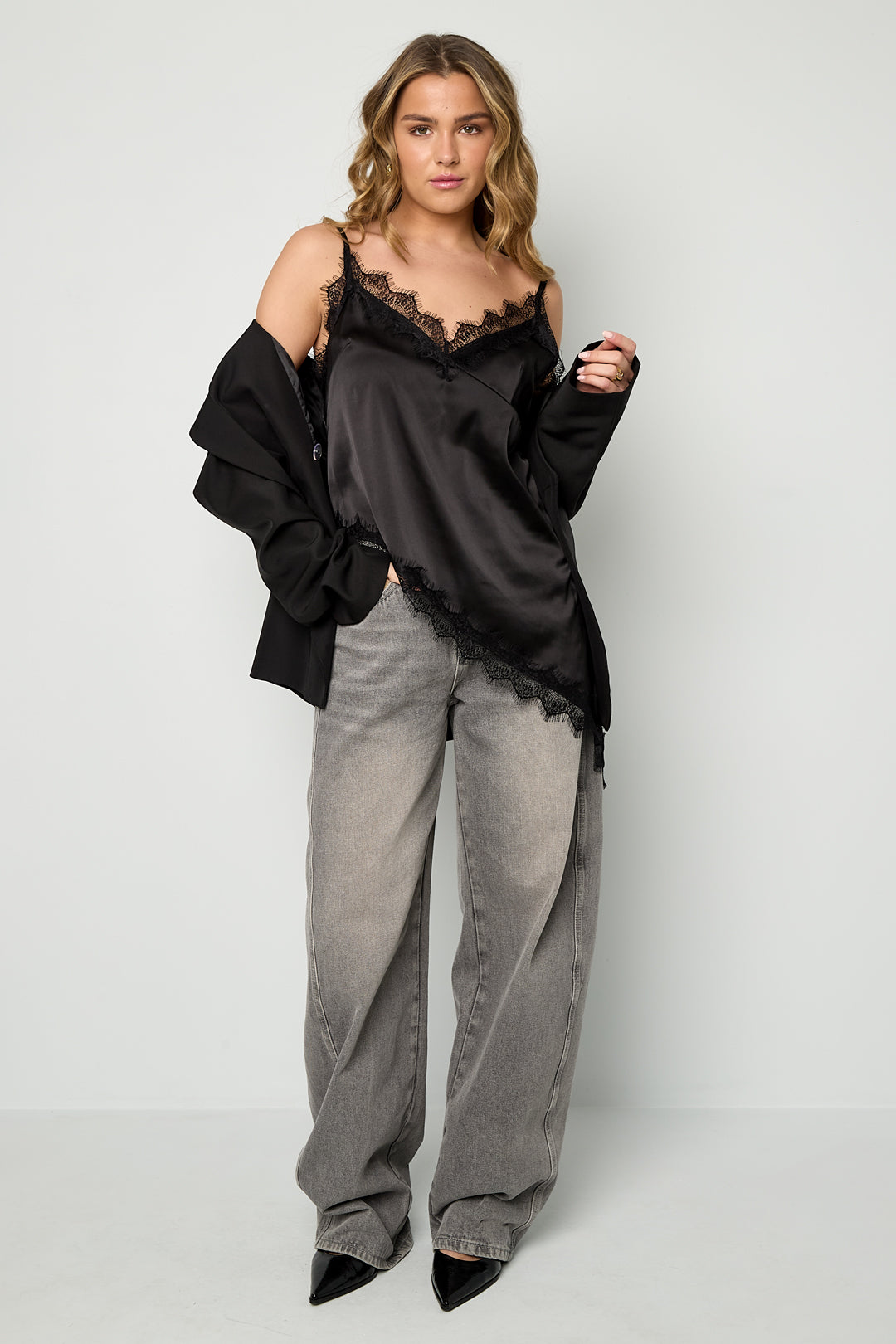 Dames kanten top van polyester in bruin of zwart – productfoto 4