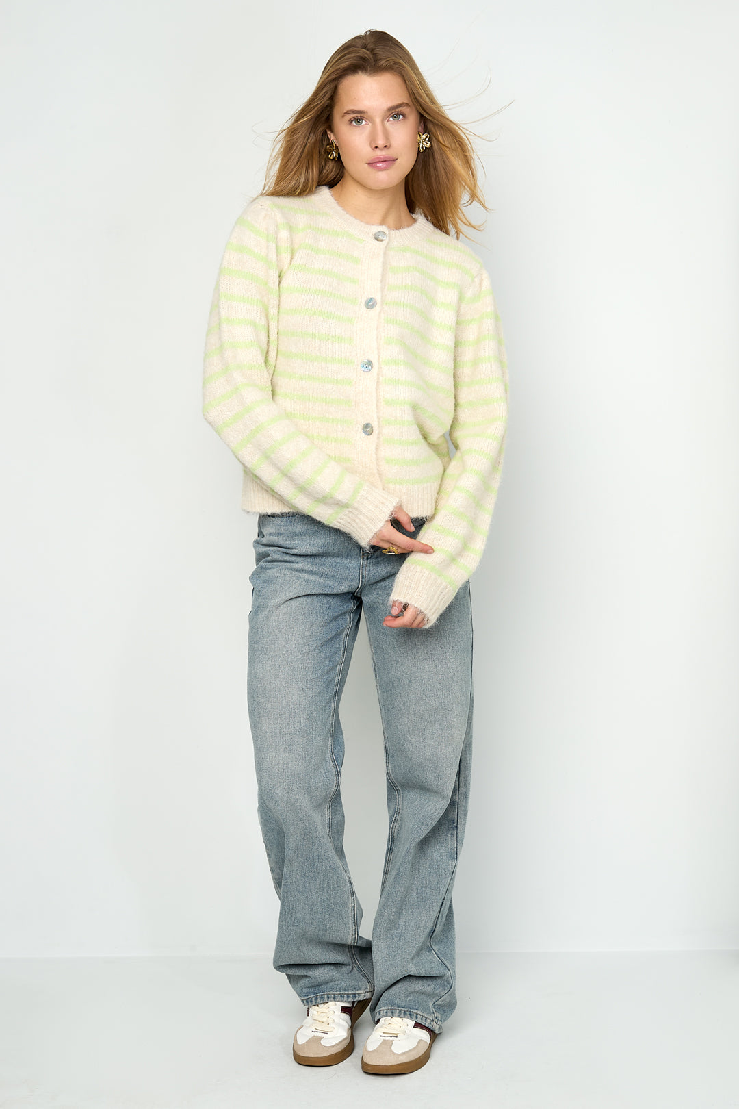Gestreept gebreid damesvest – productfoto 11