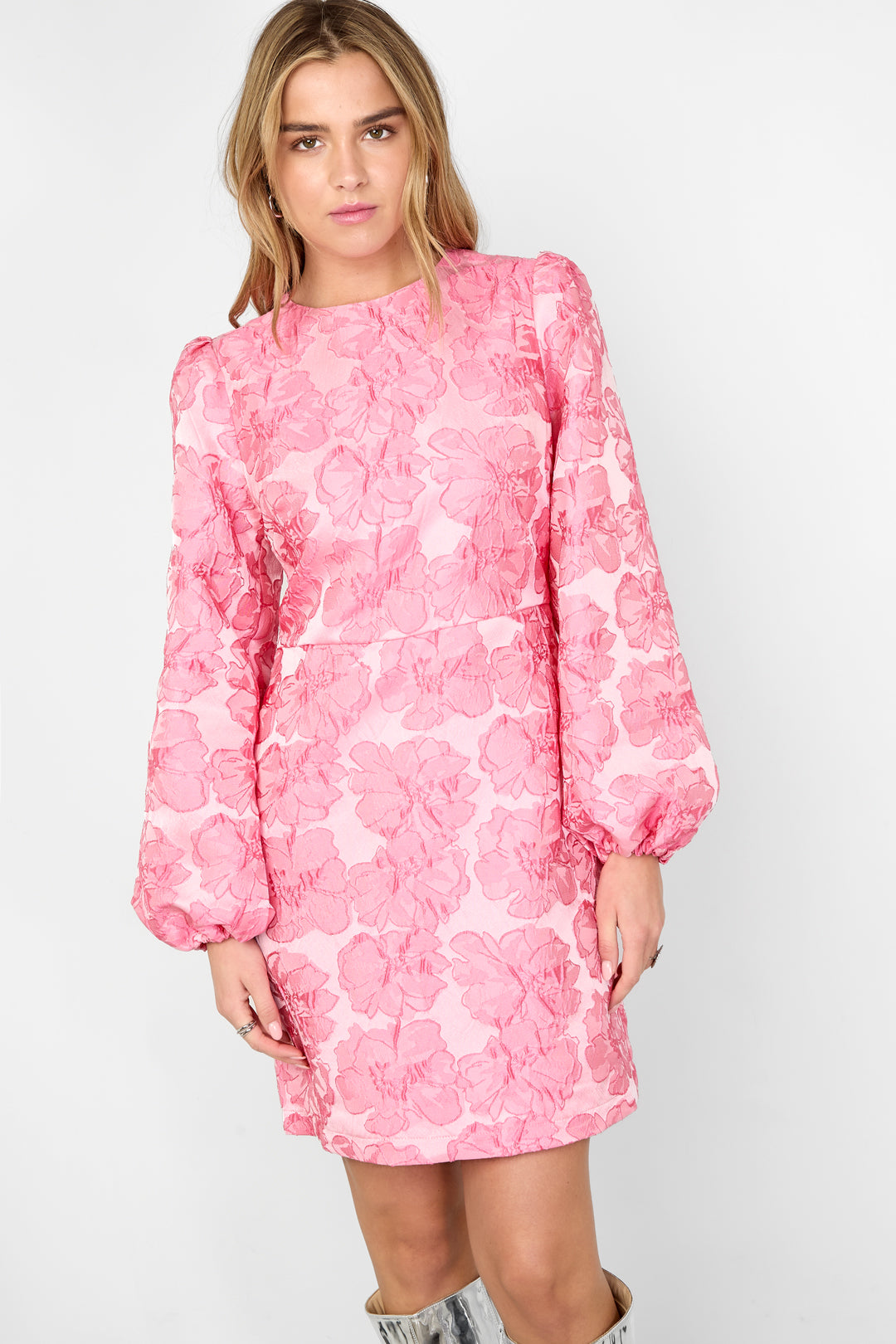 Dames roze Heartbreak jurk met bloemenprint – productfoto 3