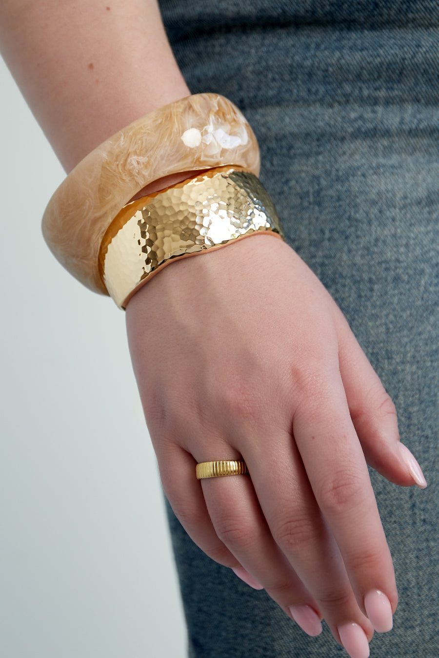 Bracelet jonc en acrylique uni pour femme – gris – décontracté