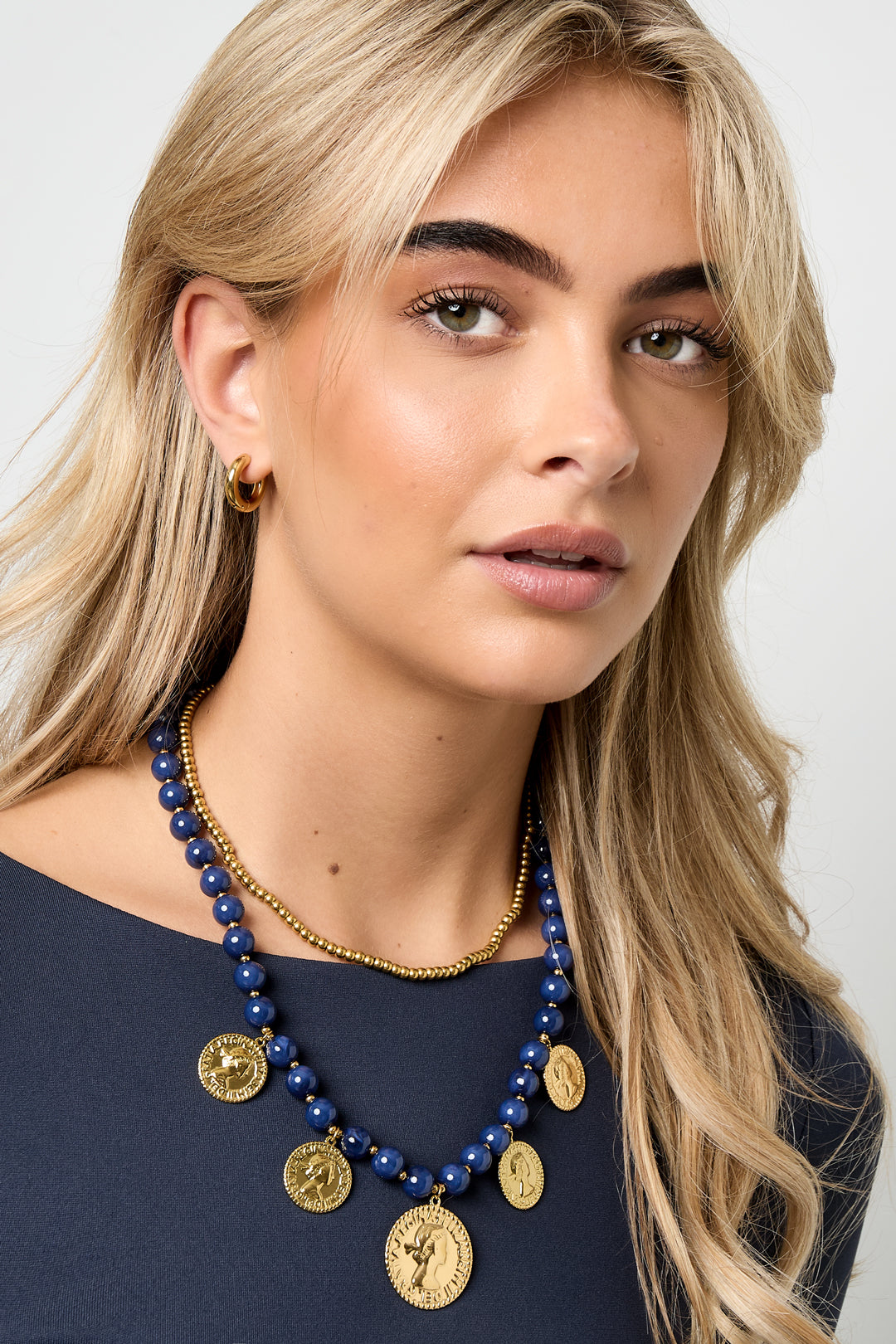 Women's Acrylic Bead Necklace – Navy Blue – Retro for Everyday Wear – image 2