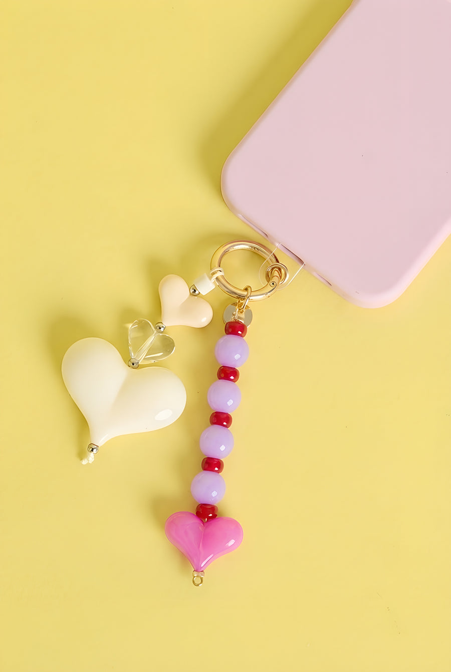Cintre en acrylique en forme de cœur avec perles – plusieurs coloris