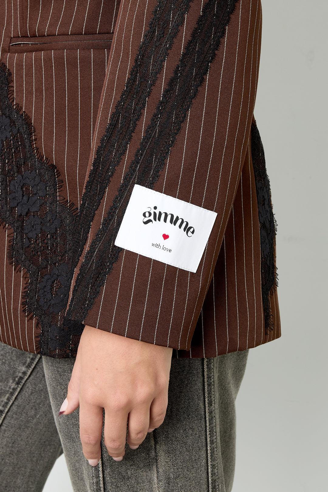 Dames elegant gestreept pak met kanten detail – productfoto 6