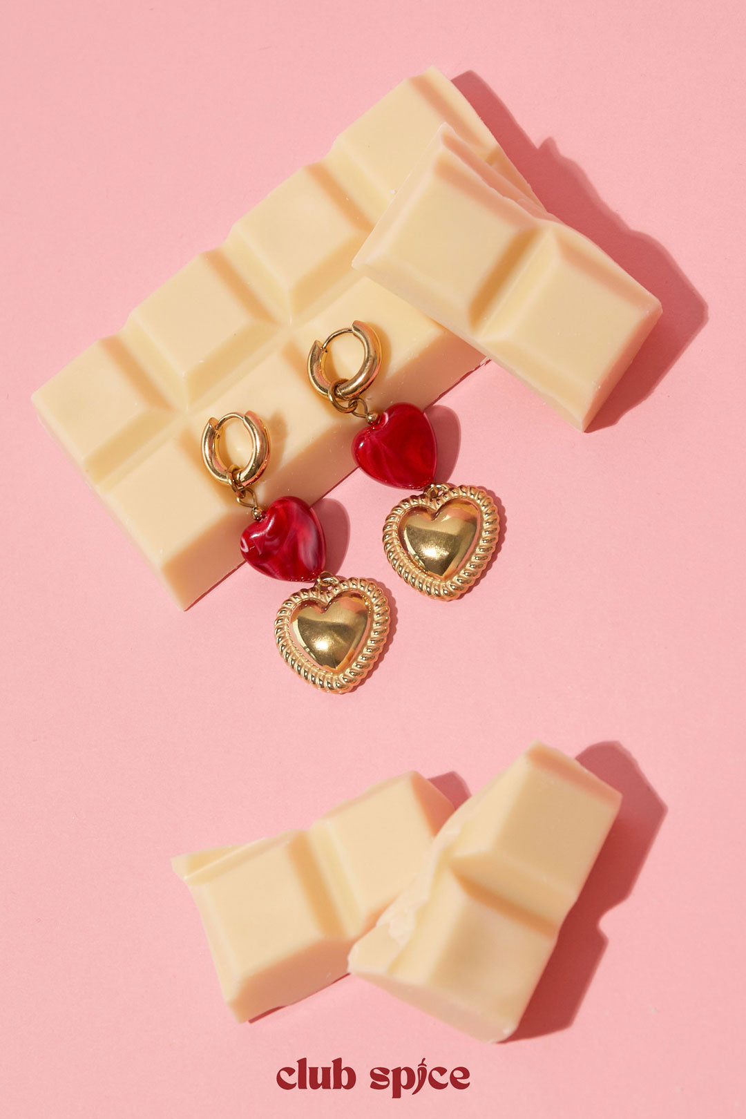 Boucles d'oreilles pendantes pour femmes en acier inoxydable, acrylique, ABS, émail avec cœur – rose et rouge – photo 3