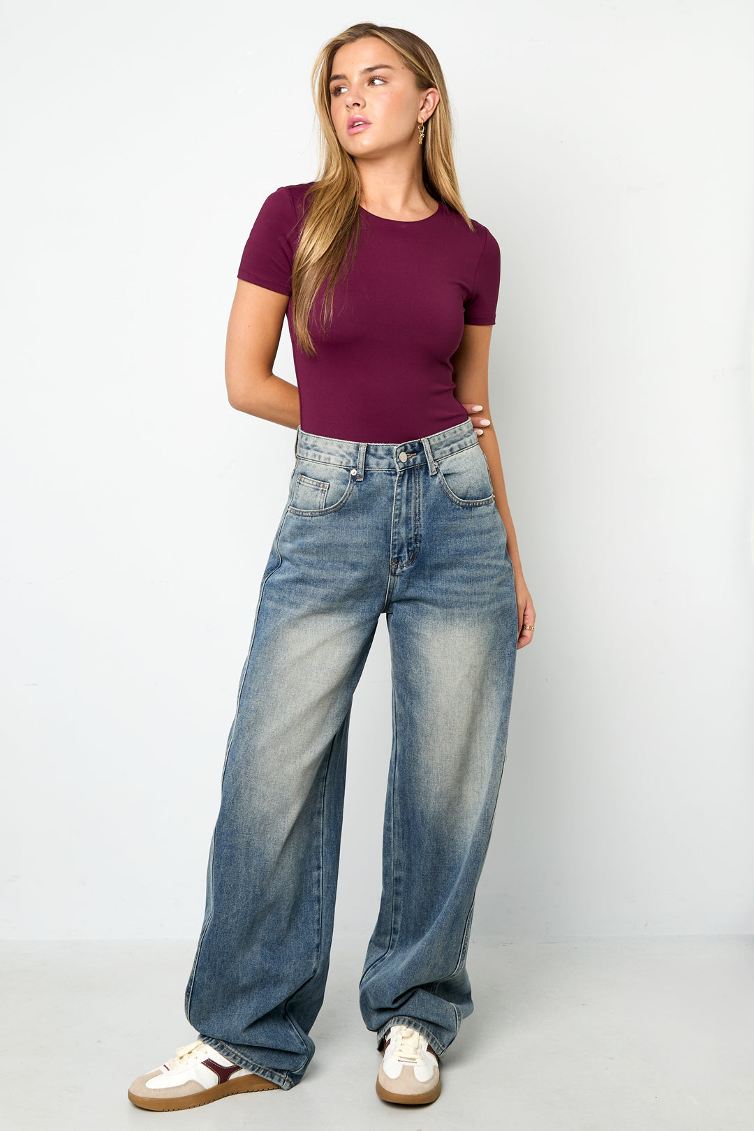 Women's high-waisted wide-leg jeans – image 3