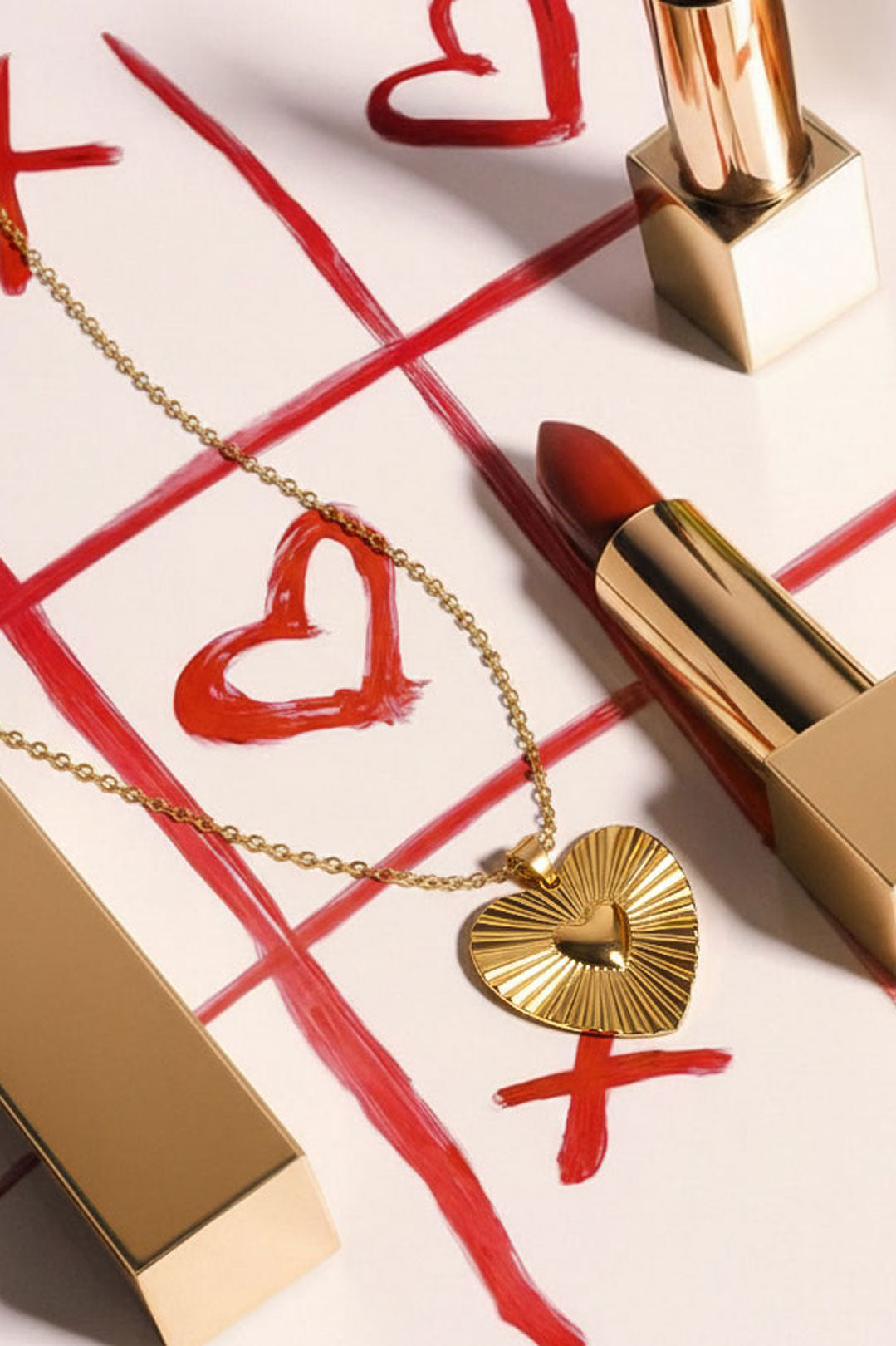 Women's necklace with heart-shaped stainless steel pendant - gold-colored – image 2