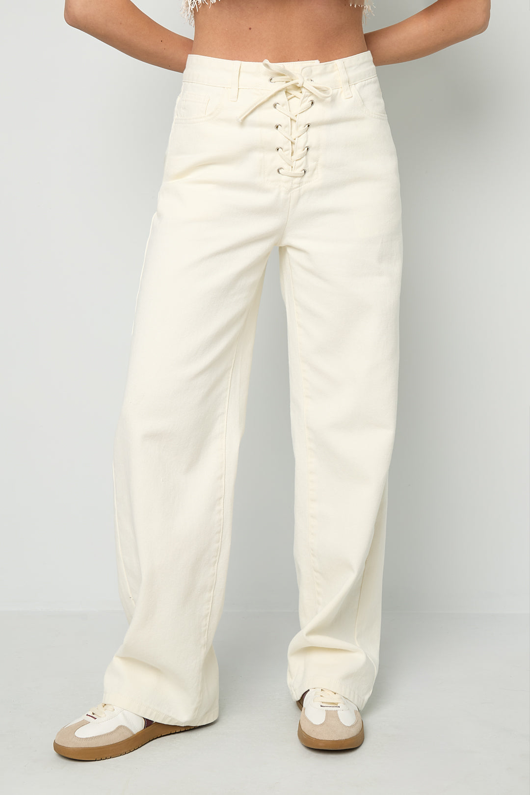 Dames witte jeans van geweven katoen met veterdetail – productfoto 4