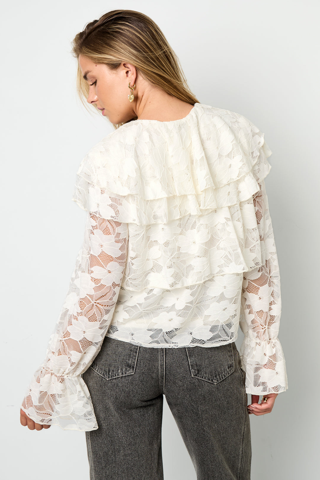 Dames blouse met bloemenprint en kanten paneel – productfoto 7