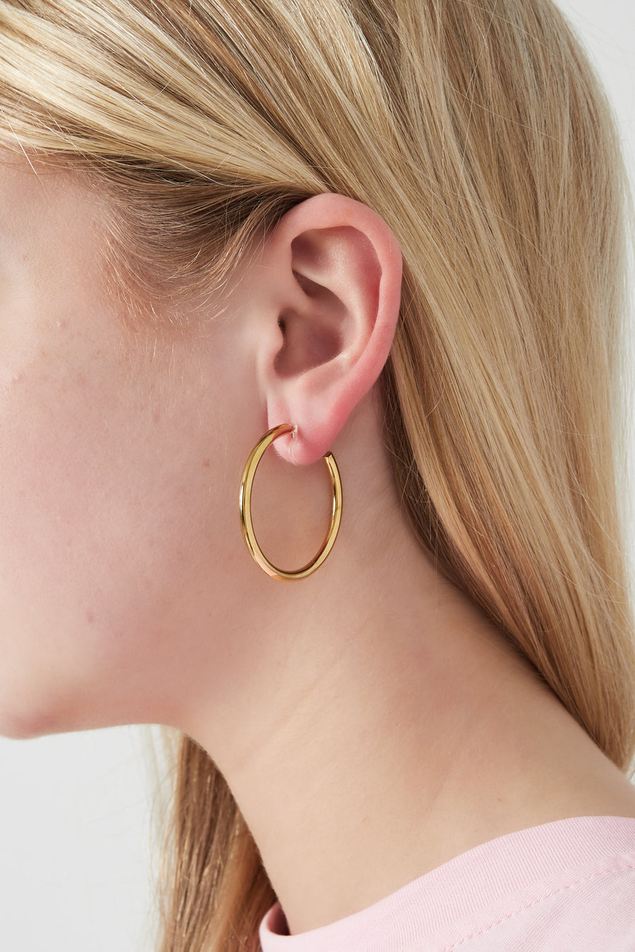 Boucles d'oreilles clips pour femmes en acier inoxydable avec forme organique – couleur or