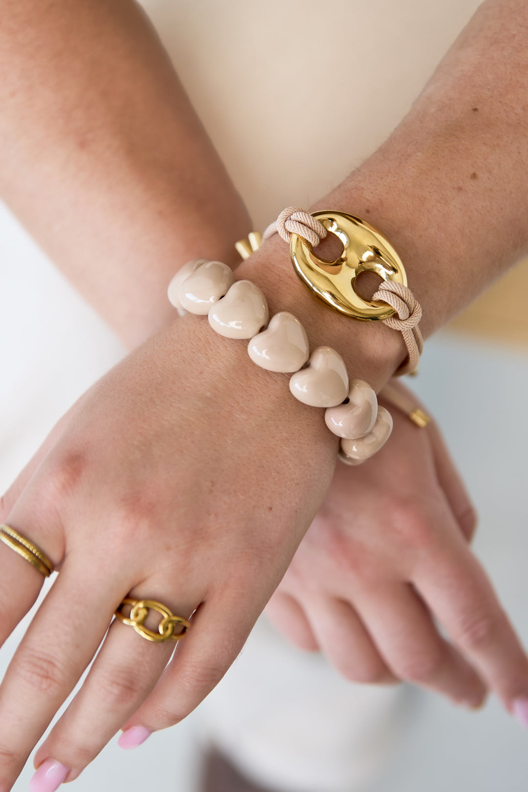 Armband met chunky harten kralen