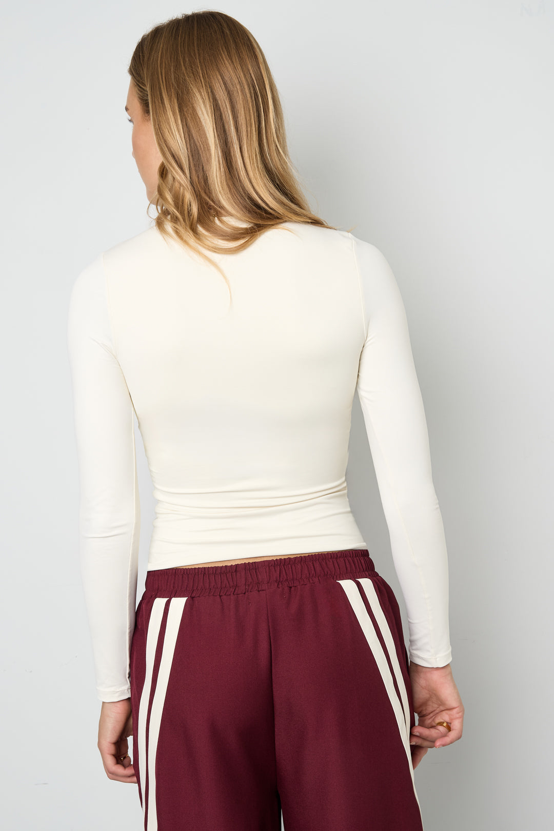 Dames basic top met lange mouwen in vijf kleuren – productfoto 11